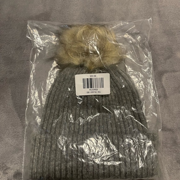 Abercrombie Pom Beanie - Picture 3 of 4